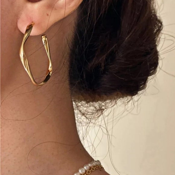 𝅺❗️restocked❗️new 925 Sterling Silver Twisted C Hoop Earrings - Picture 1 of 7